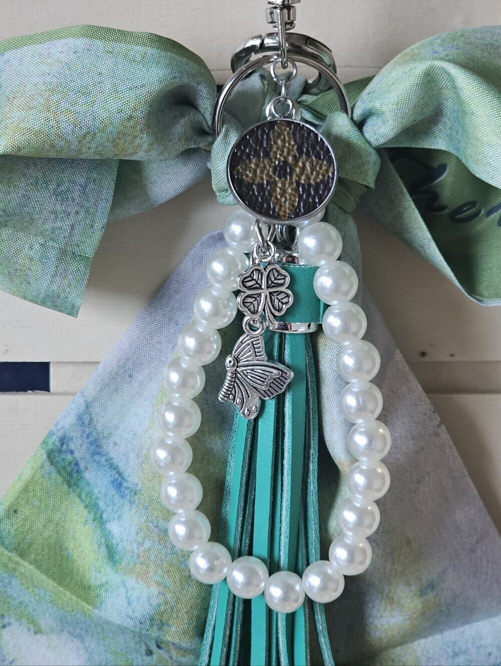Louis Vuitton Piece in Pendant on Keychain w/Twilly & Charms - Picture 5 of 6
